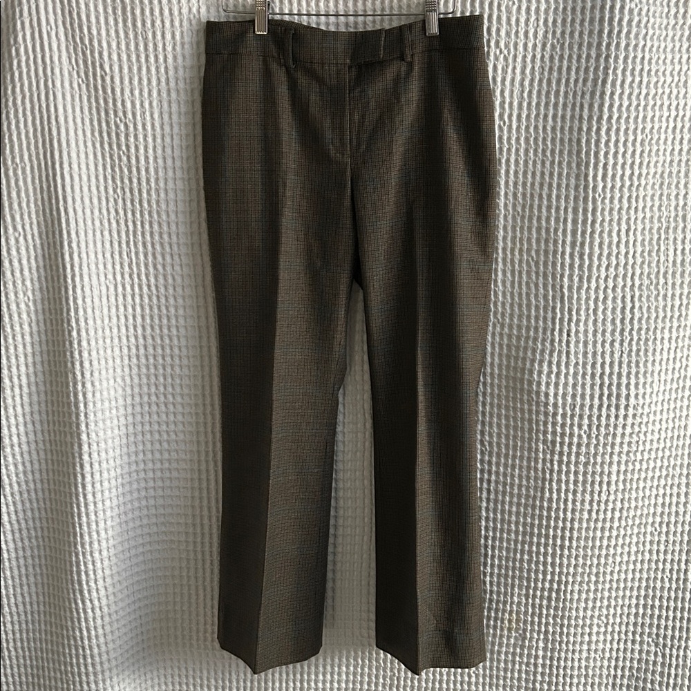 Classic Brown Plaid Trousers.waist 32", rise 9",
Inseam 28",leg openings 9.5".